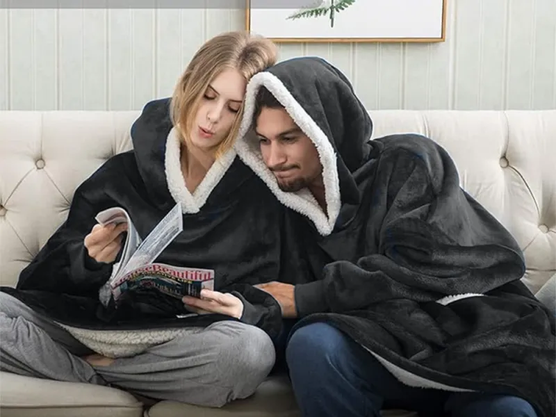 Плюшено одеяло-суичър XXL с качулка, черно — снимка 2