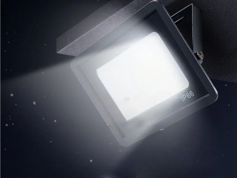 LED прожектор 100 W, IP66, студена светлина 6000 K — снимка 2