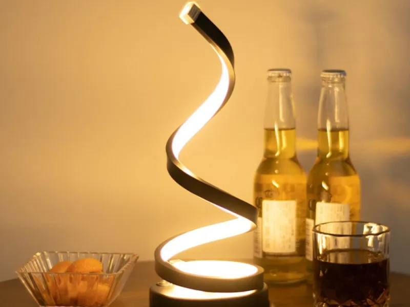 Спираловидна LED настолна лампа с 3 цвята светлина и USB — снимка 2