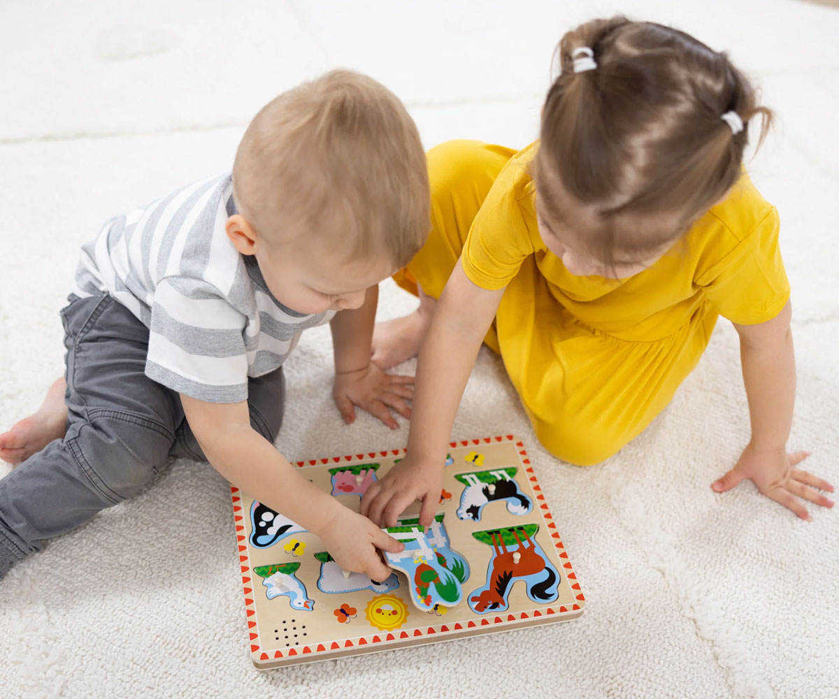 Дървен пъзел Melissa & Doug със звук – Животни от фермата