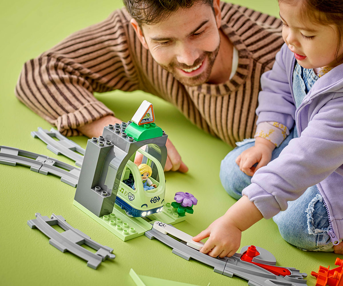 Конструктор LEGO DUPLO 10425 Тунел и релси за влак, 20 части