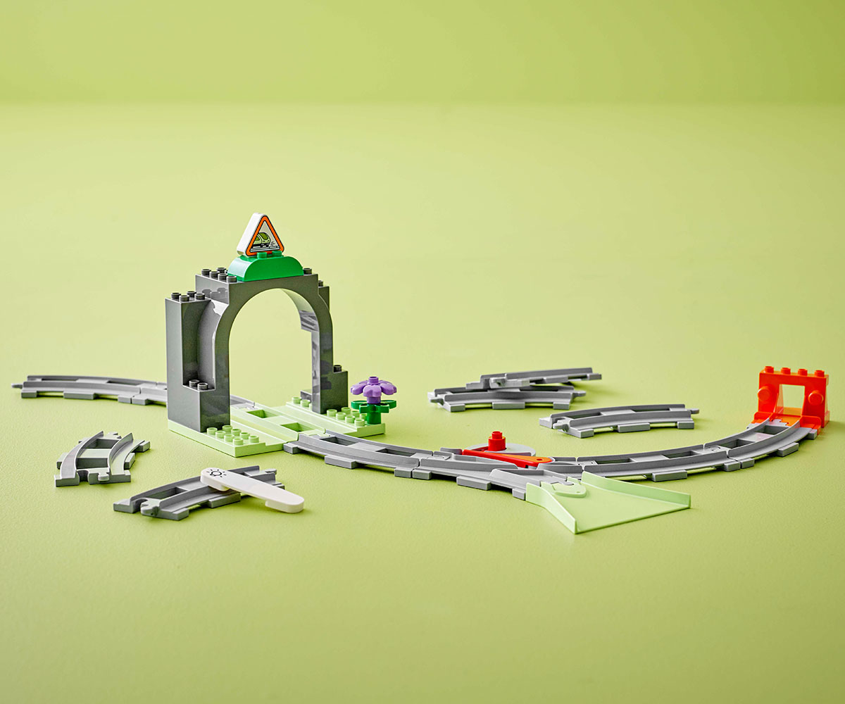 Конструктор LEGO DUPLO 10425 Тунел и релси за влак, 20 части