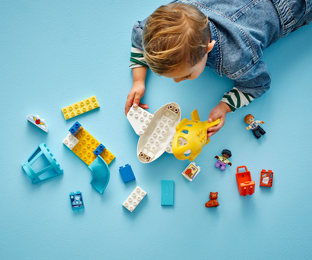 Конструктор LEGO DUPLO 10443 За първи път на летището, 23 части