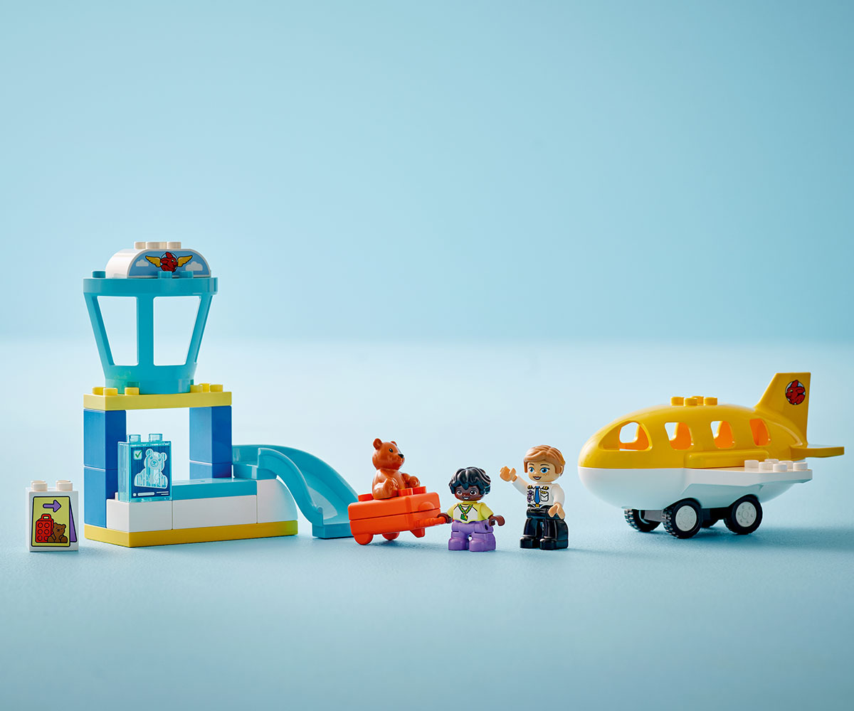 Конструктор LEGO DUPLO 10443 За първи път на летището, 23 части