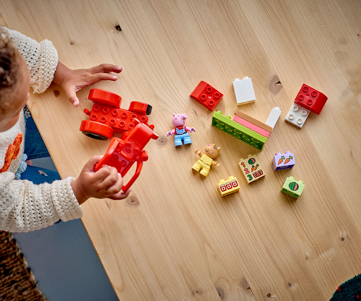 Конструктор LEGO DUPLO 10468 Трактор и пазар с Пепа, 18 части