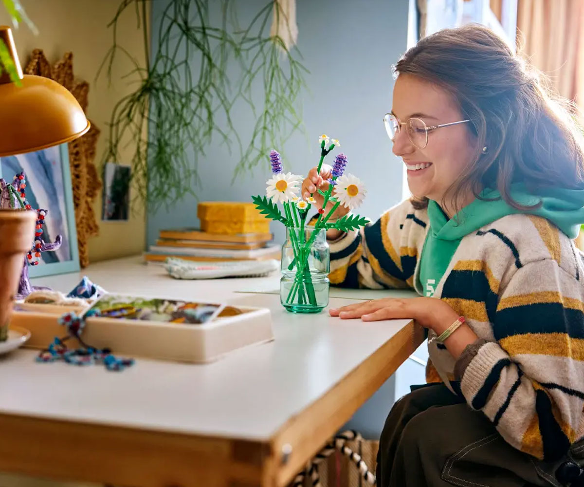 Конструктор LEGO Icons 11508 Маргаритки, 133 части