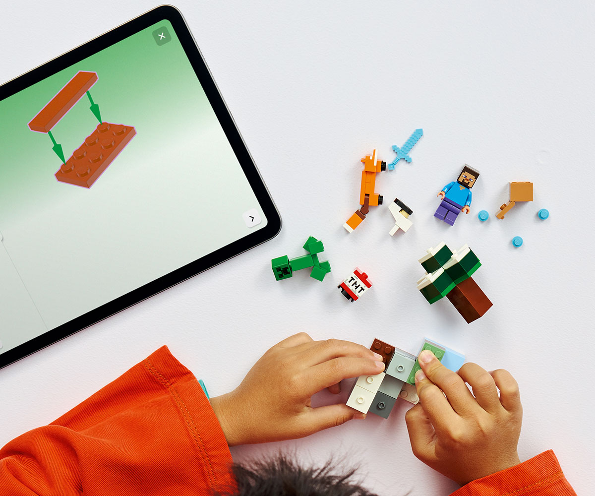 Конструктор LEGO Minecraft 21583 Приключението на Стив в тайгата
