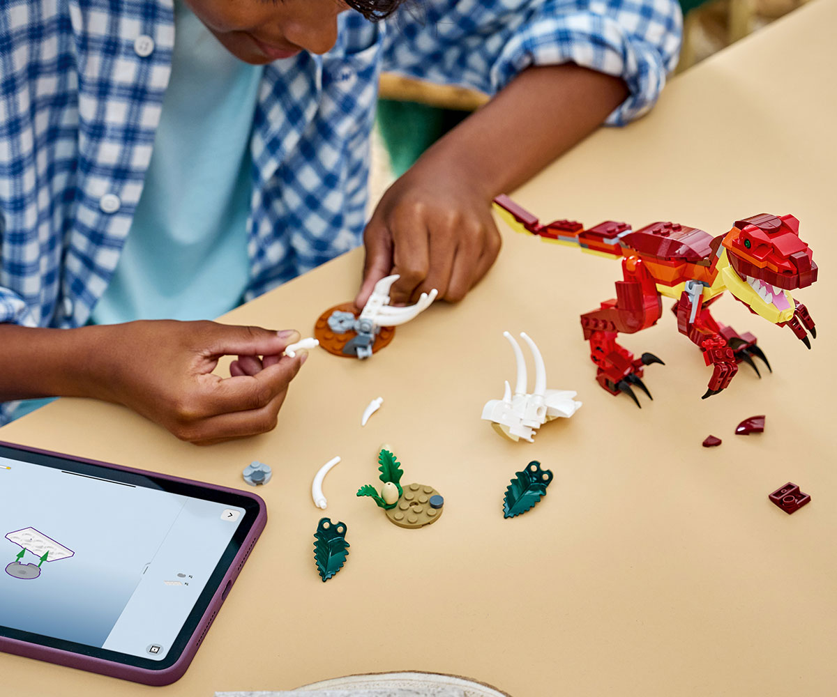 Конструктор LEGO Creator 31379 Свиреп динозавър 3 в 1, 283 части