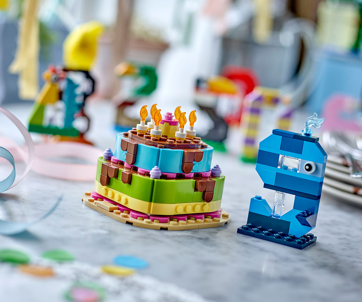 Конструктор LEGO Iconic 40815 Торта за рожден ден, 219 части