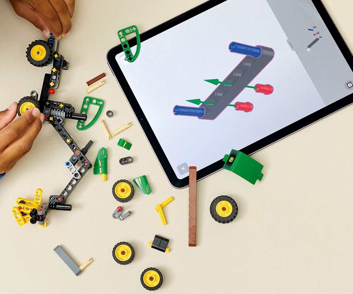 Конструктор LEGO Technic 42218 Колесен комбайн John Deere 1470H