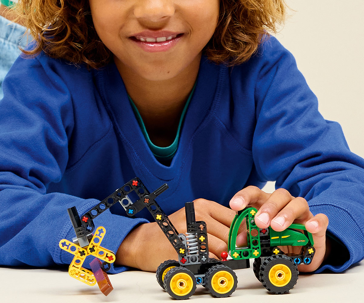 Конструктор LEGO Technic 42218 Колесен комбайн John Deere 1470H