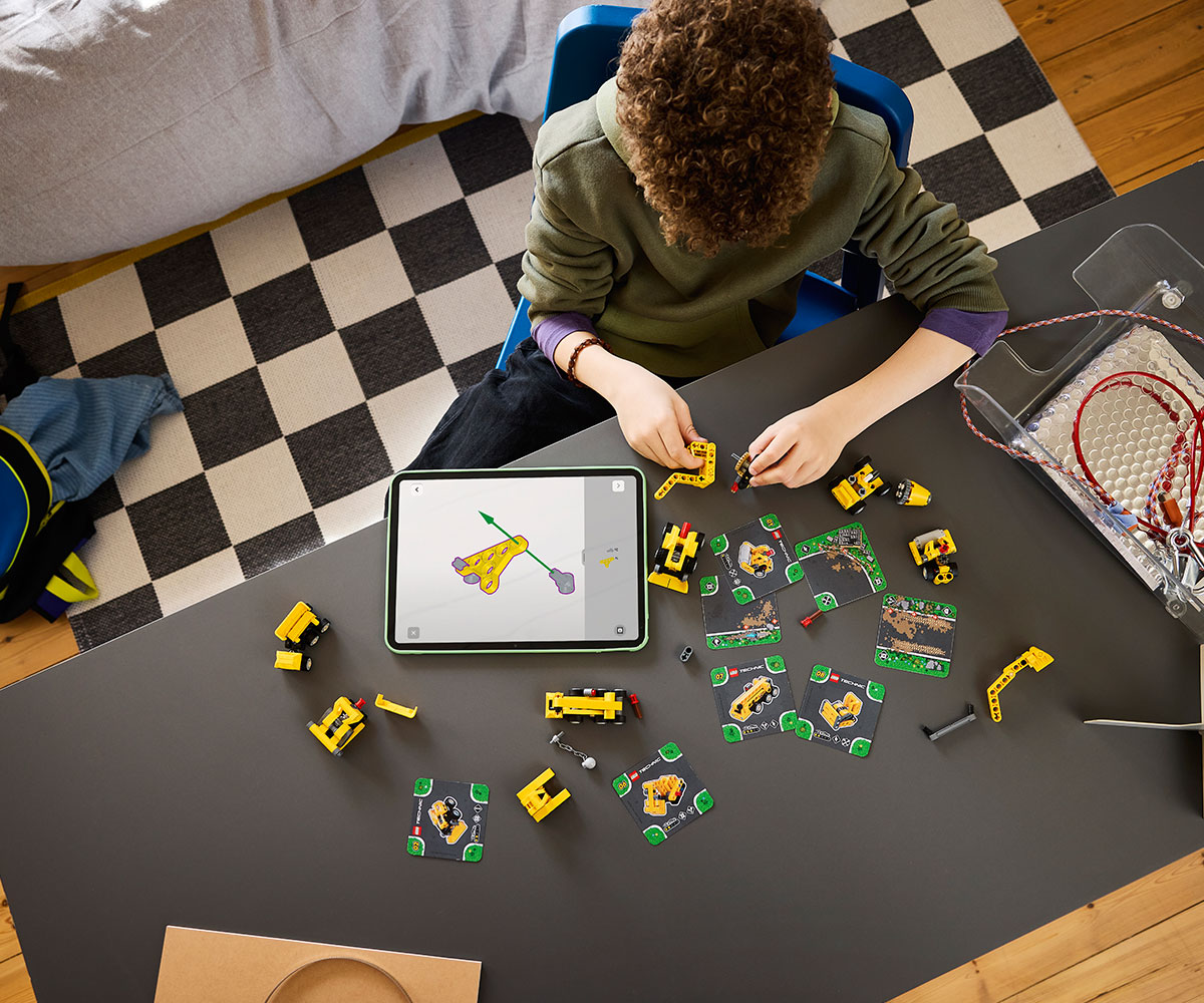 Конструктор LEGO Technic 42233 Могъщи машини, 8 за колекциониране