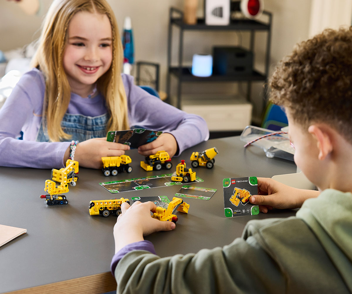 Конструктор LEGO Technic 42233 Могъщи машини, 8 за колекциониране