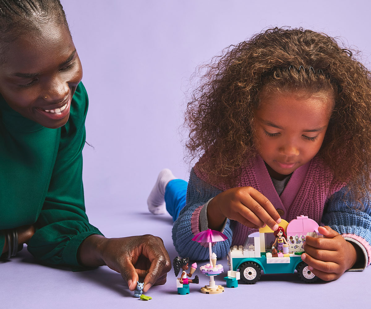 Конструктор LEGO Friends 42644 Камион за сладолед, 2 миникукли