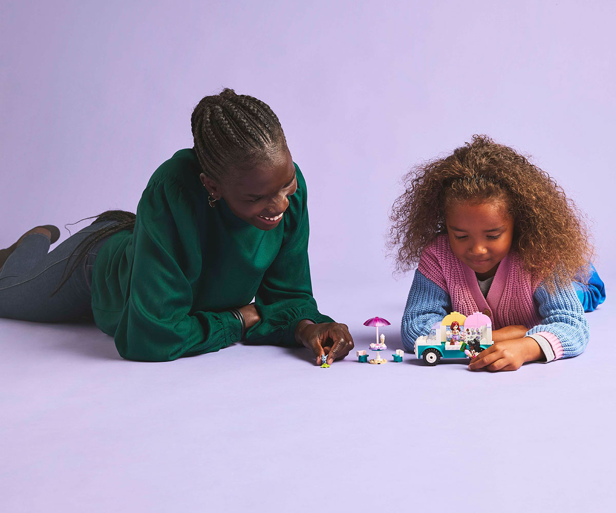 Конструктор LEGO Friends 42644 Камион за сладолед, 2 миникукли
