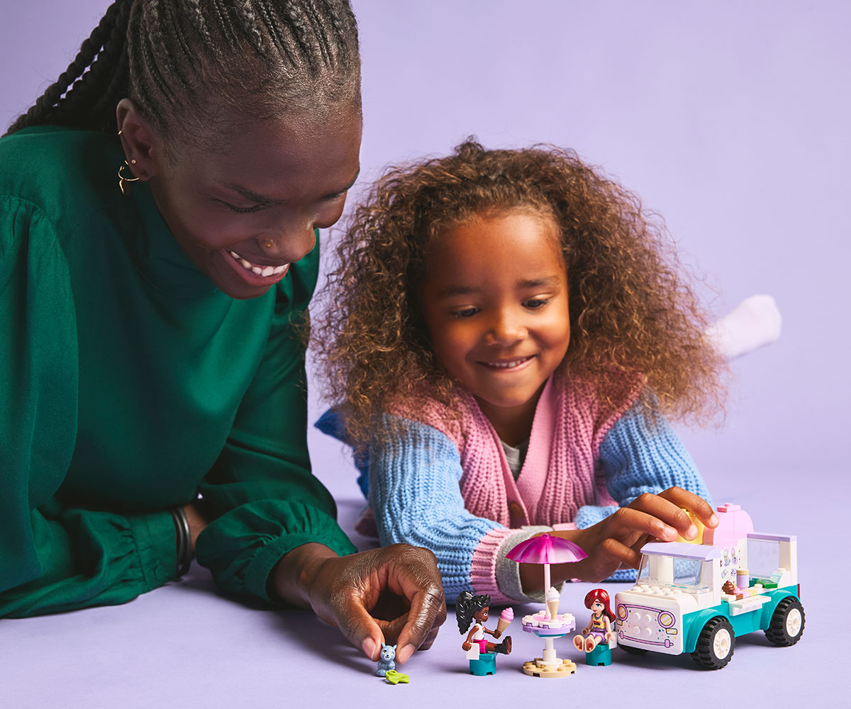 Конструктор LEGO Friends 42644 Камион за сладолед, 2 миникукли