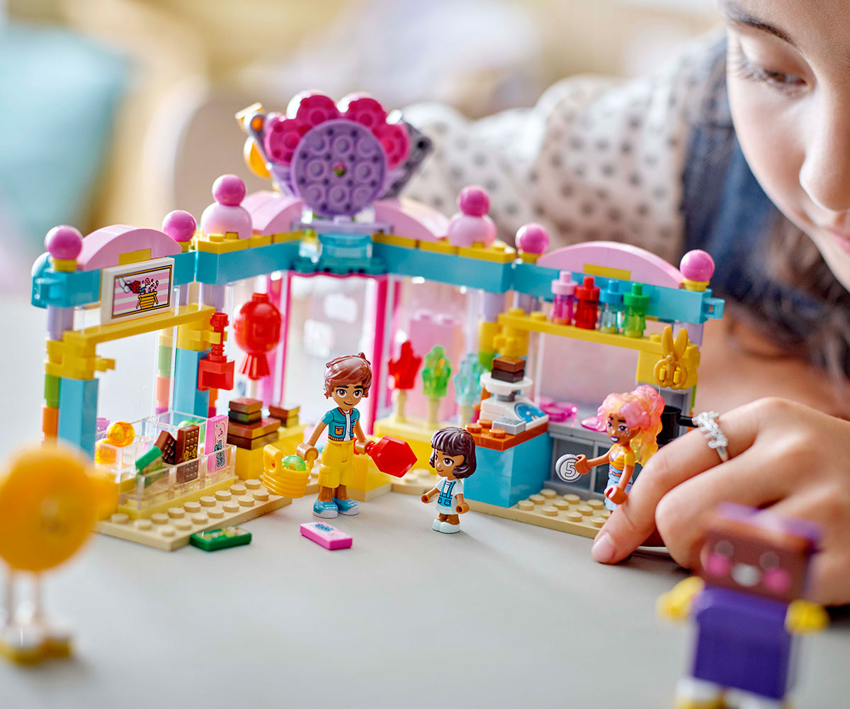 Конструктор LEGO Friends 42649 Сладкарница в Хартлейк сити