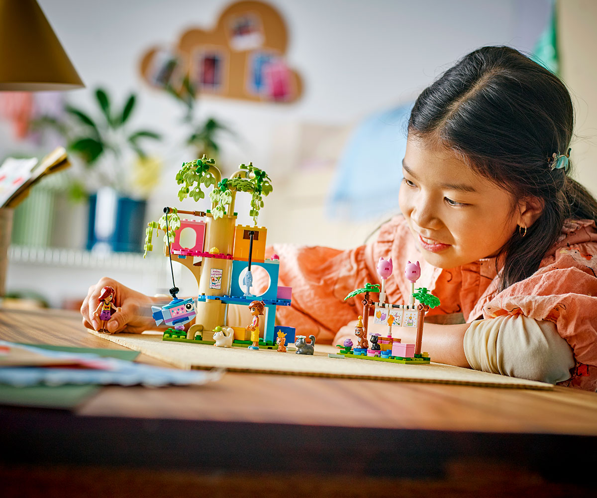 Конструктор LEGO Friends 42666 Котешко парти и дървесна къща