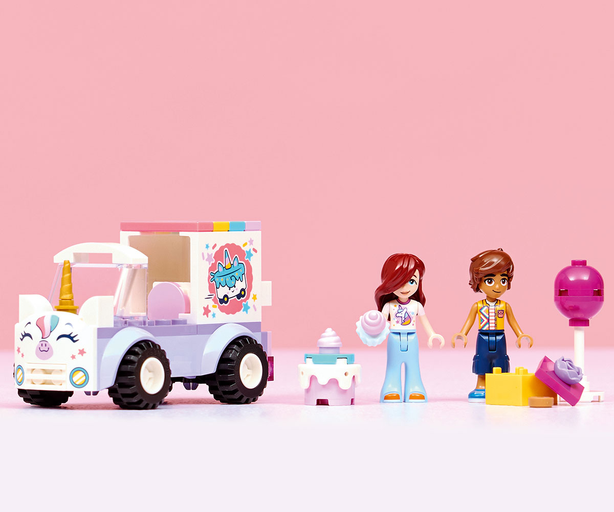 Конструктор LEGO Friends 42675 Кола-еднорог с торта, 67 части