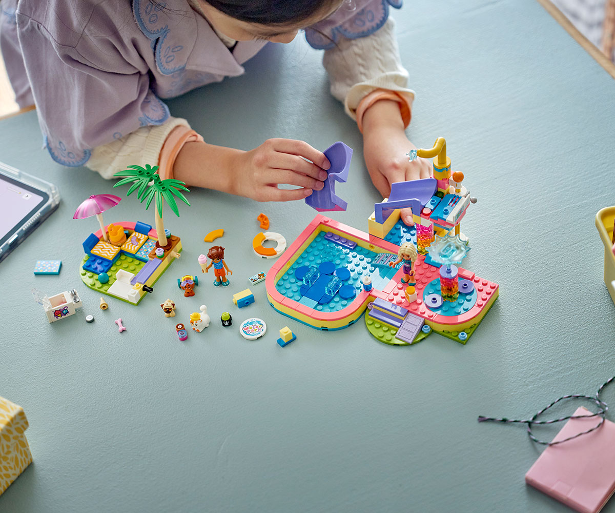 Конструктор LEGO Friends 42676 Забавен ден в аквапарка, 278 части
