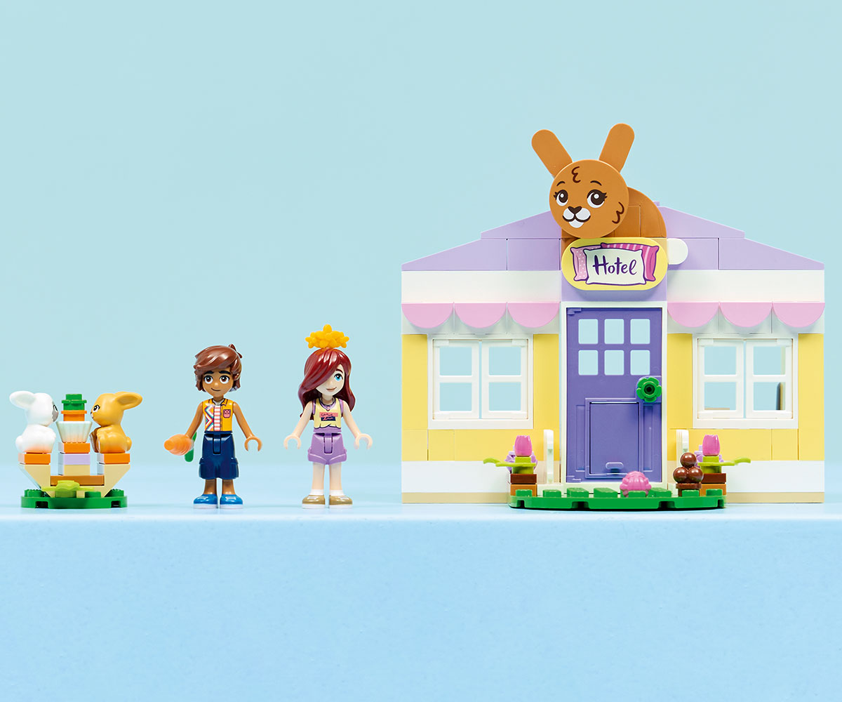LEGO Friends 42679 Хотел за зайчета в Хартлейк сити
