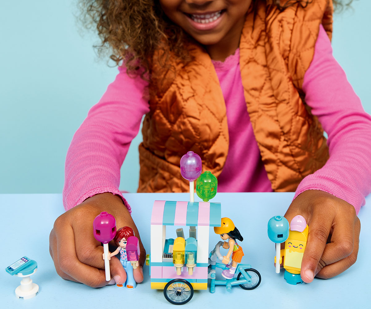 Конструктор LEGO Friends 42692 Щанд за сладолед и балони