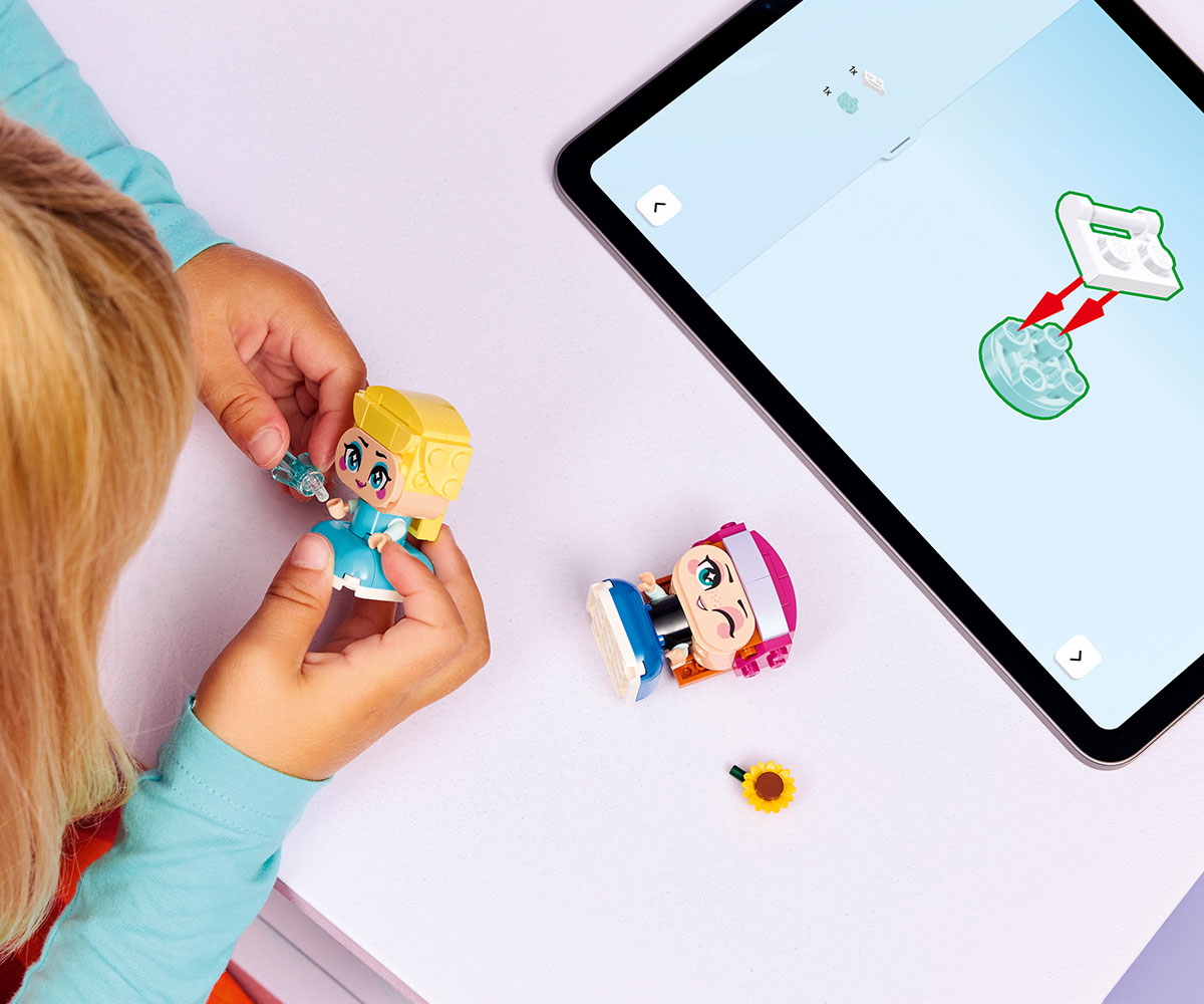 Конструктор LEGO Disney Princess 43284 Мини Анна и Елза