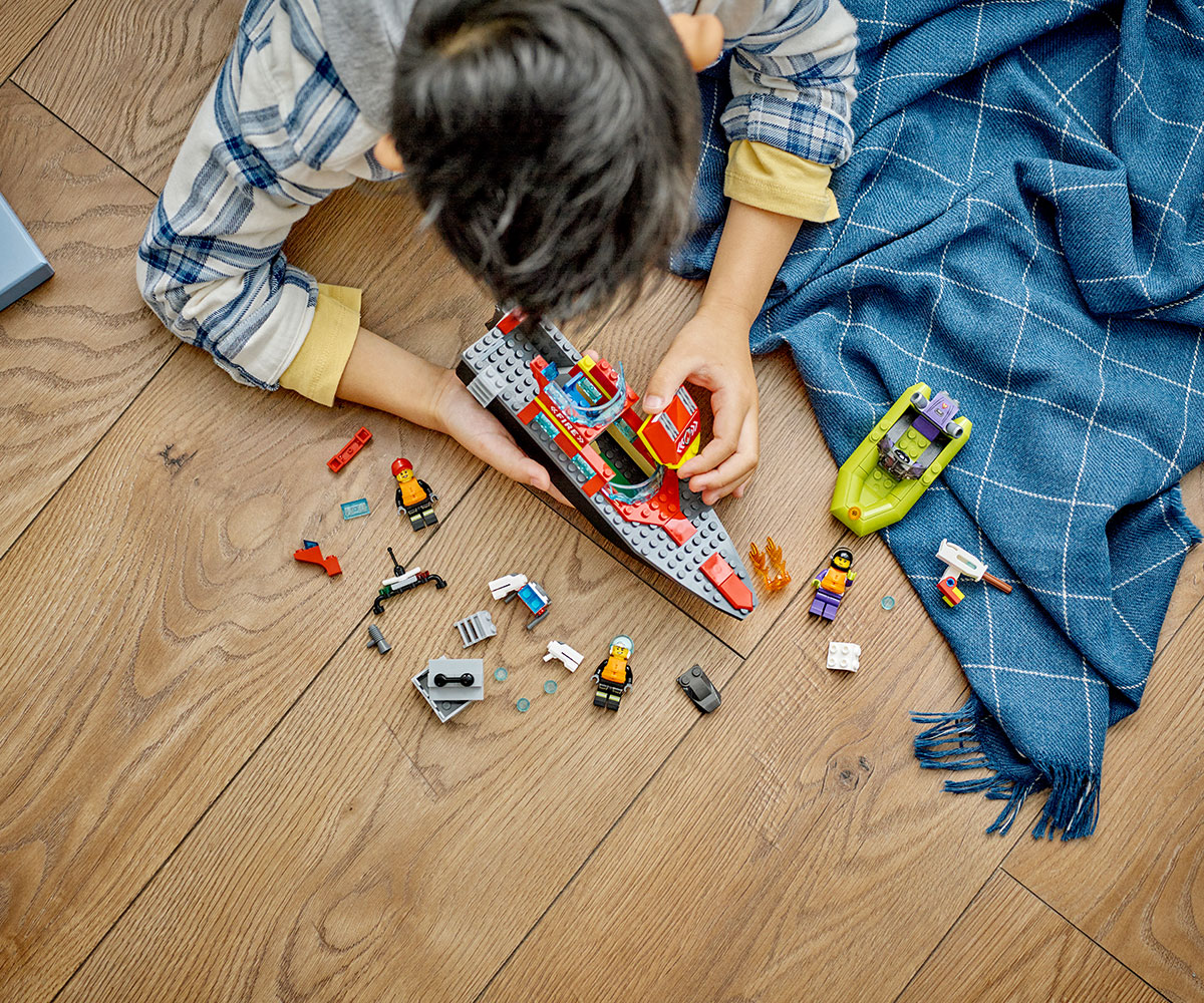 LEGO City Fire 60373 Пожарникарска спасителна лодка