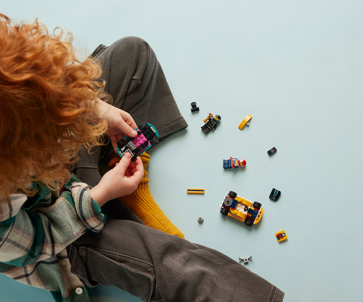 Конструктор LEGO City 60400 Бъгита и състезатели, 99 части