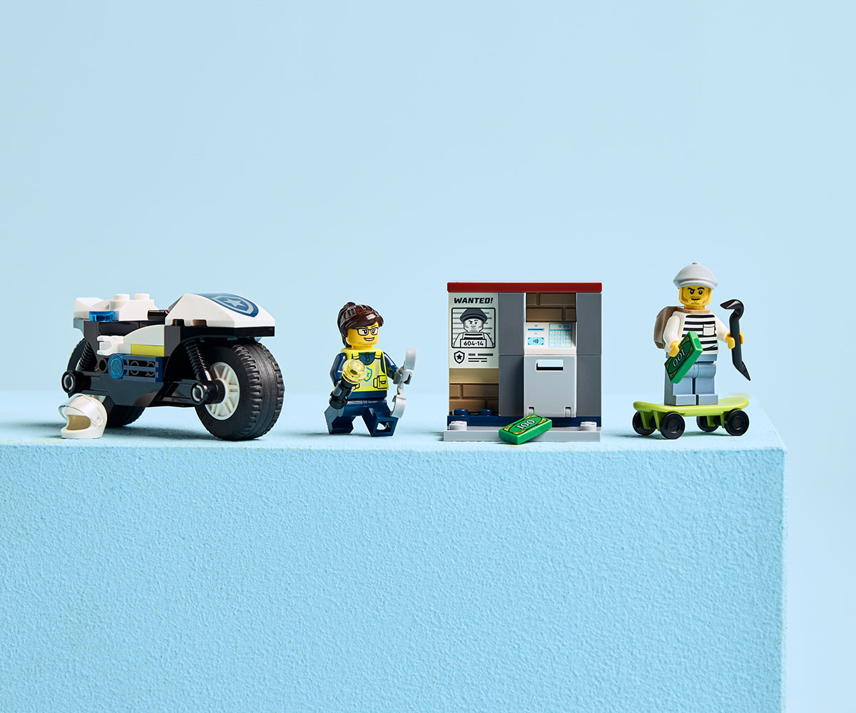 Конструктор LEGO City 60455 Преследване с полицейски мотоциклет