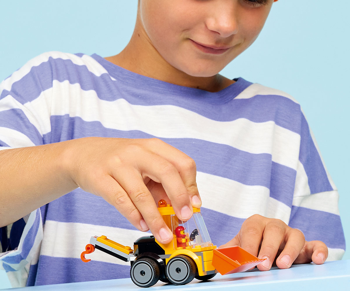 Конструктор LEGO City 60483 Возила – строителен товарач, 61 части