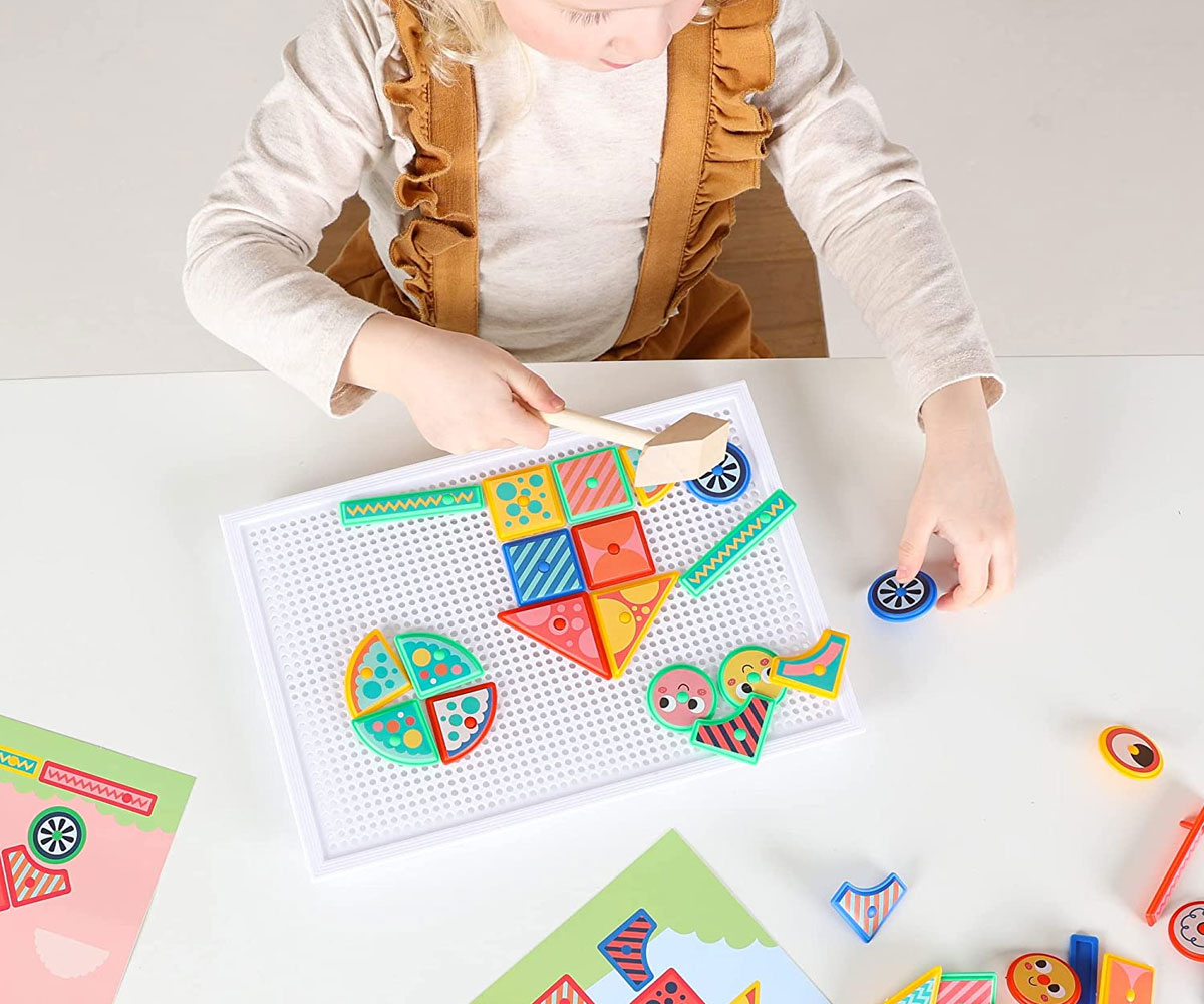 Първи модели с чук SES Creative в дървена кутия