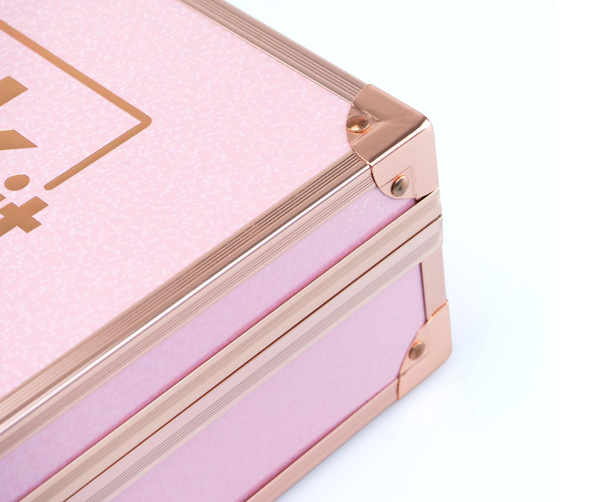 Nice Pink it куфарче с гримове за път, 12 сенки