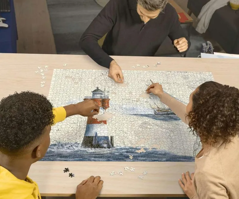 Пъзел Ravensburger 2 000 части Романтичен фар