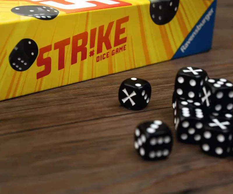 Настолна игра със зарове Ravensburger Strike