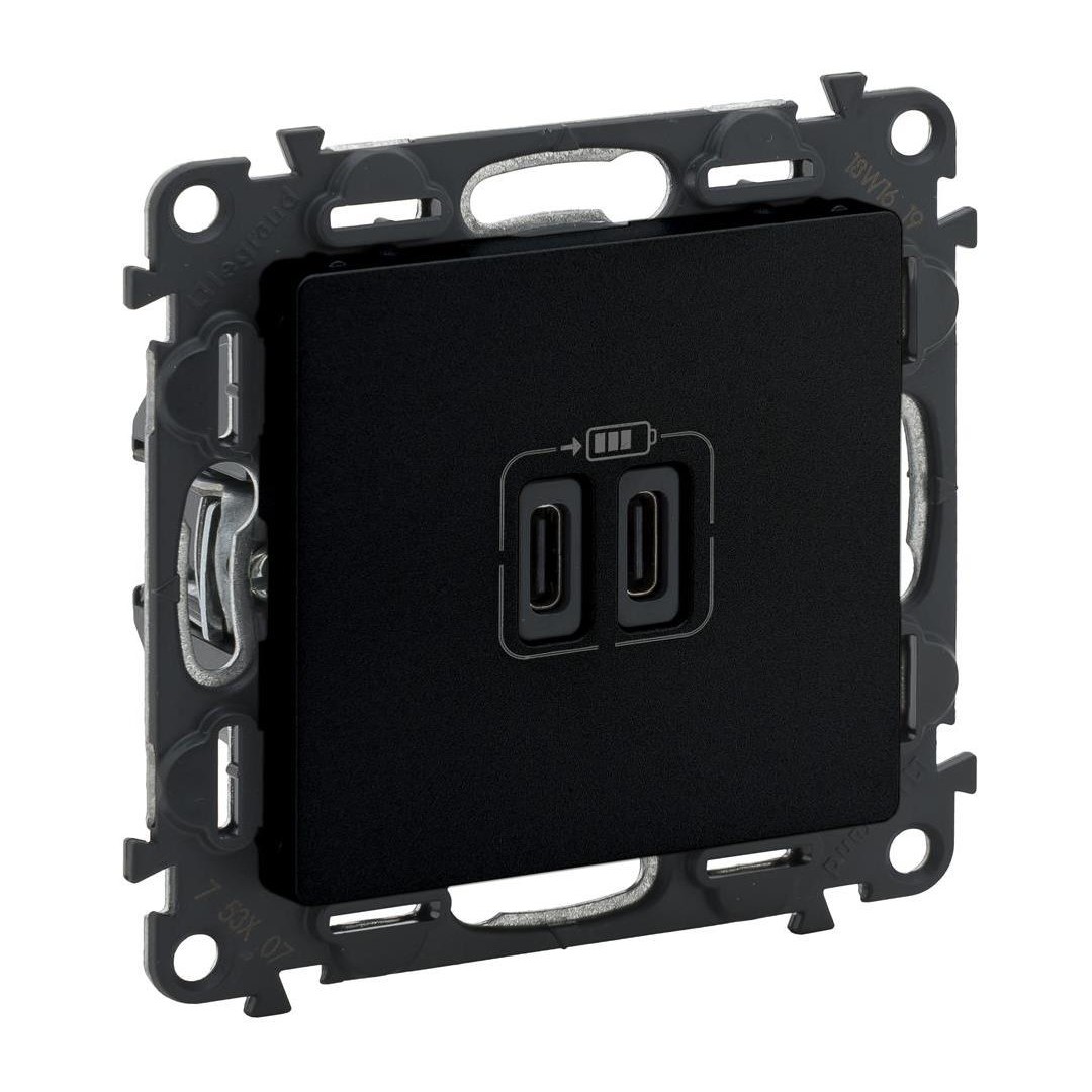 Розетка 2хUSB за зареждане тип C+C 3A 15W цвят Черен Valena Life Legrand