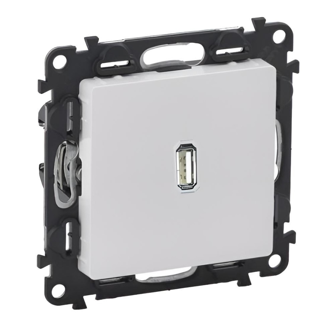 Розетка USB за зареждане тип C 1.5A 7.5W цвят Бял Valena Life Legrand
