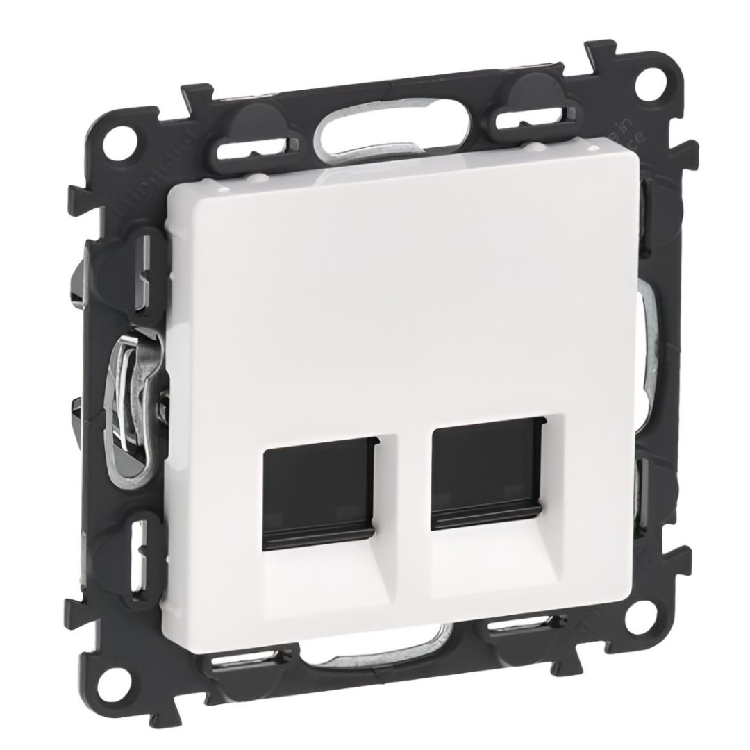 Розетка2хRJ45 cat.6A STP цвят бял Valena Life Legrand