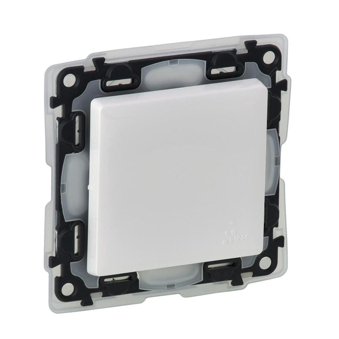 Бойлерен ключ 16A IP44 цвят бял Valena Life Legrand