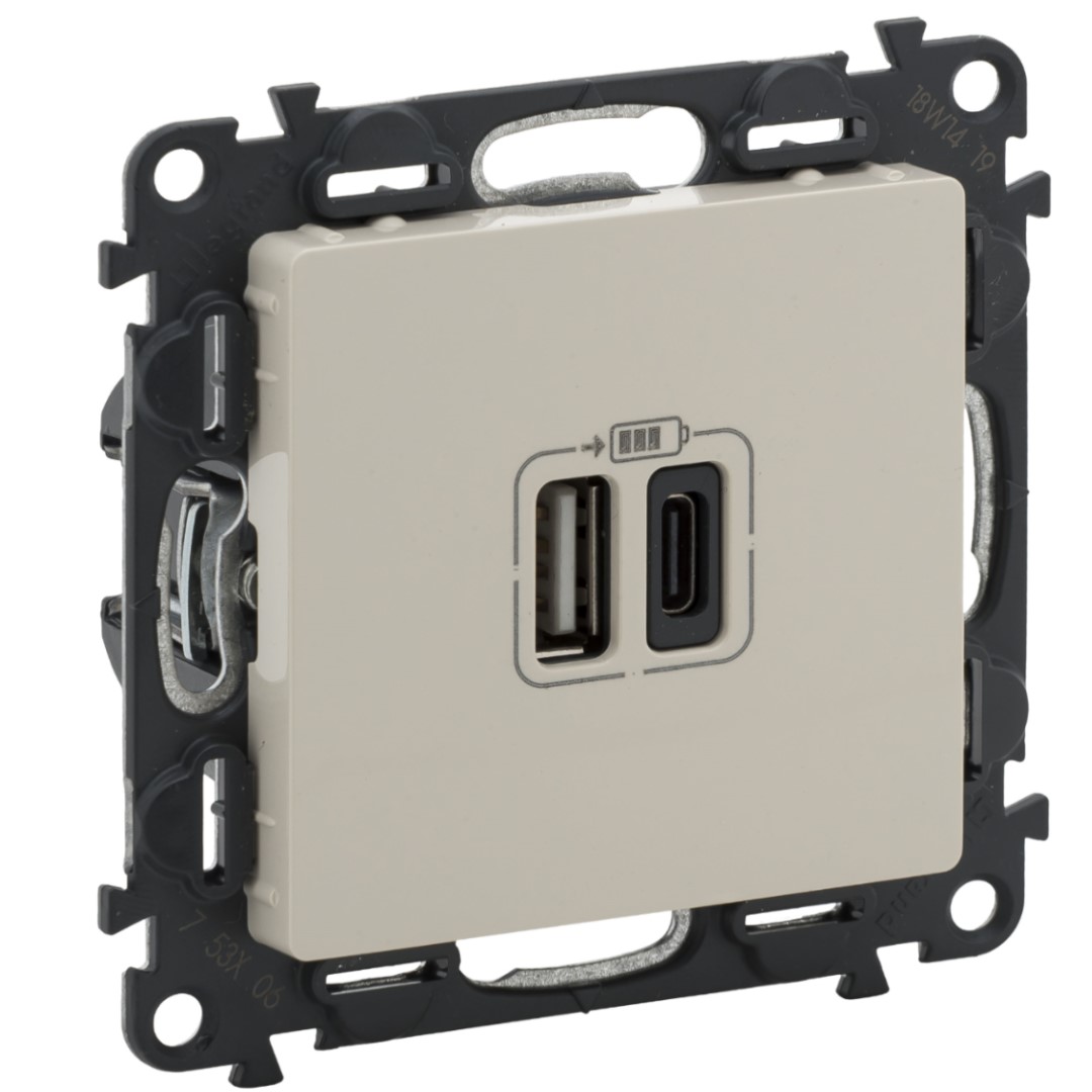 Розетка 2хUSB за зареждане тип A+C 3A 15W цвят крем Valena Life Legrand