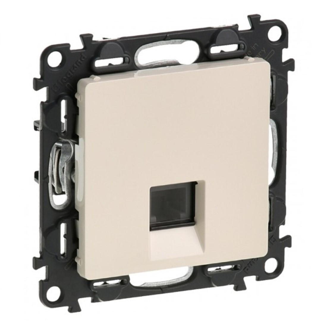 Розетка RJ45 cat.5e UTP цвят крем Valena Life Legrand