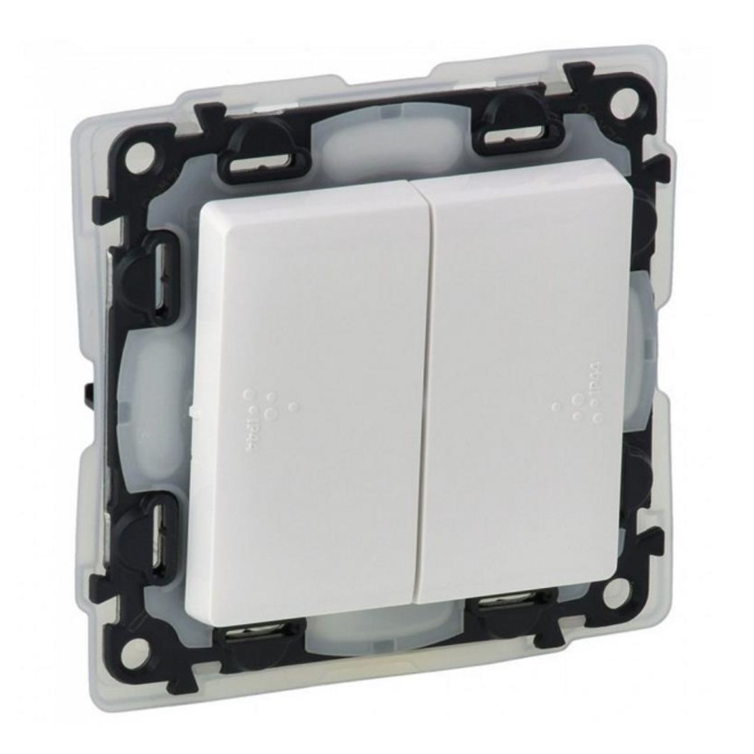Сериен ключ IP44 цвят бял Valena Life Legrand