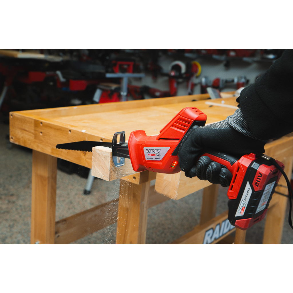 R20 Трион саблен акум. quick без батерия RDP-PRS20